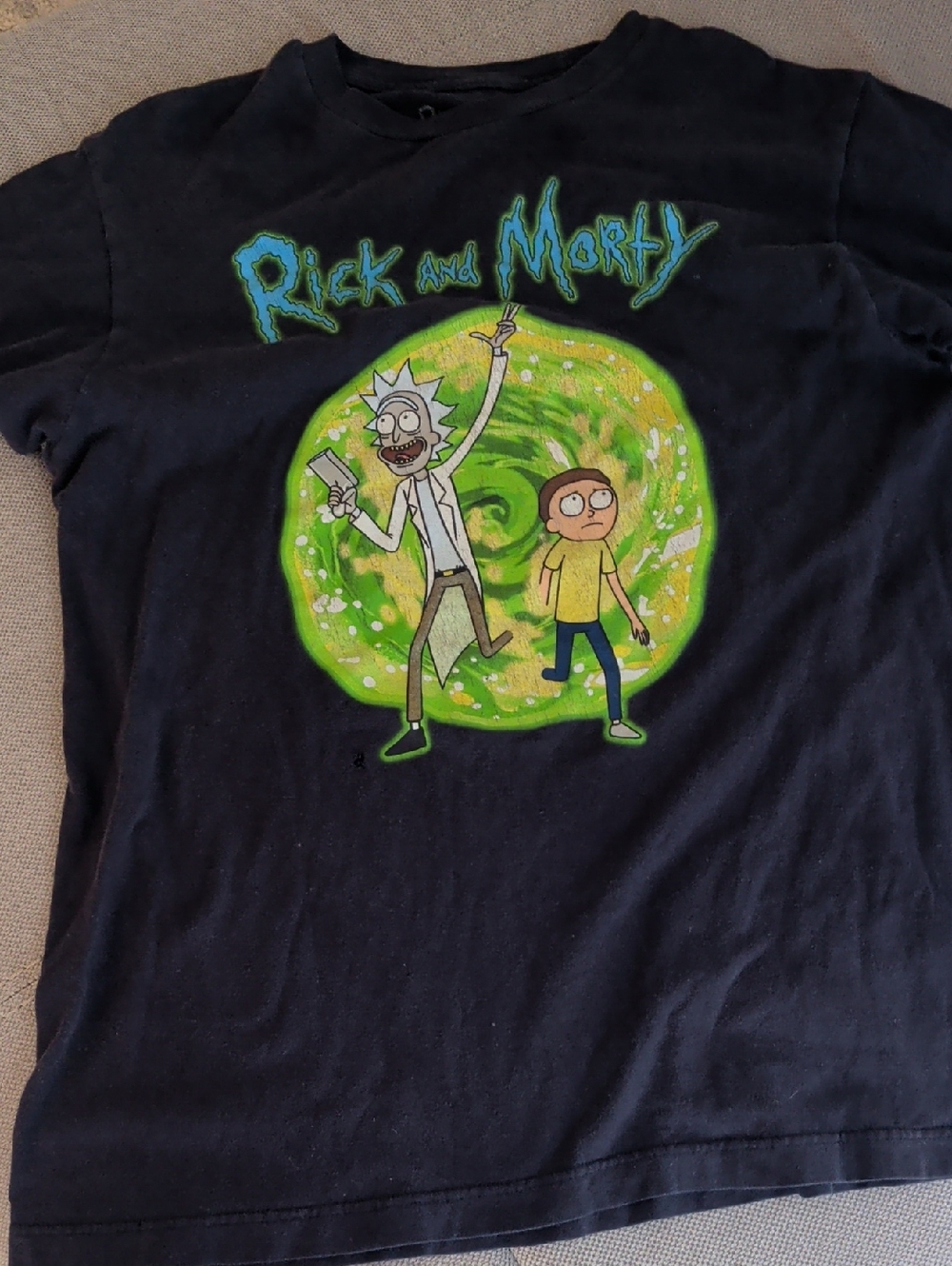 Vintage Rick and Morty Mens Graphic Tee -couple small holes